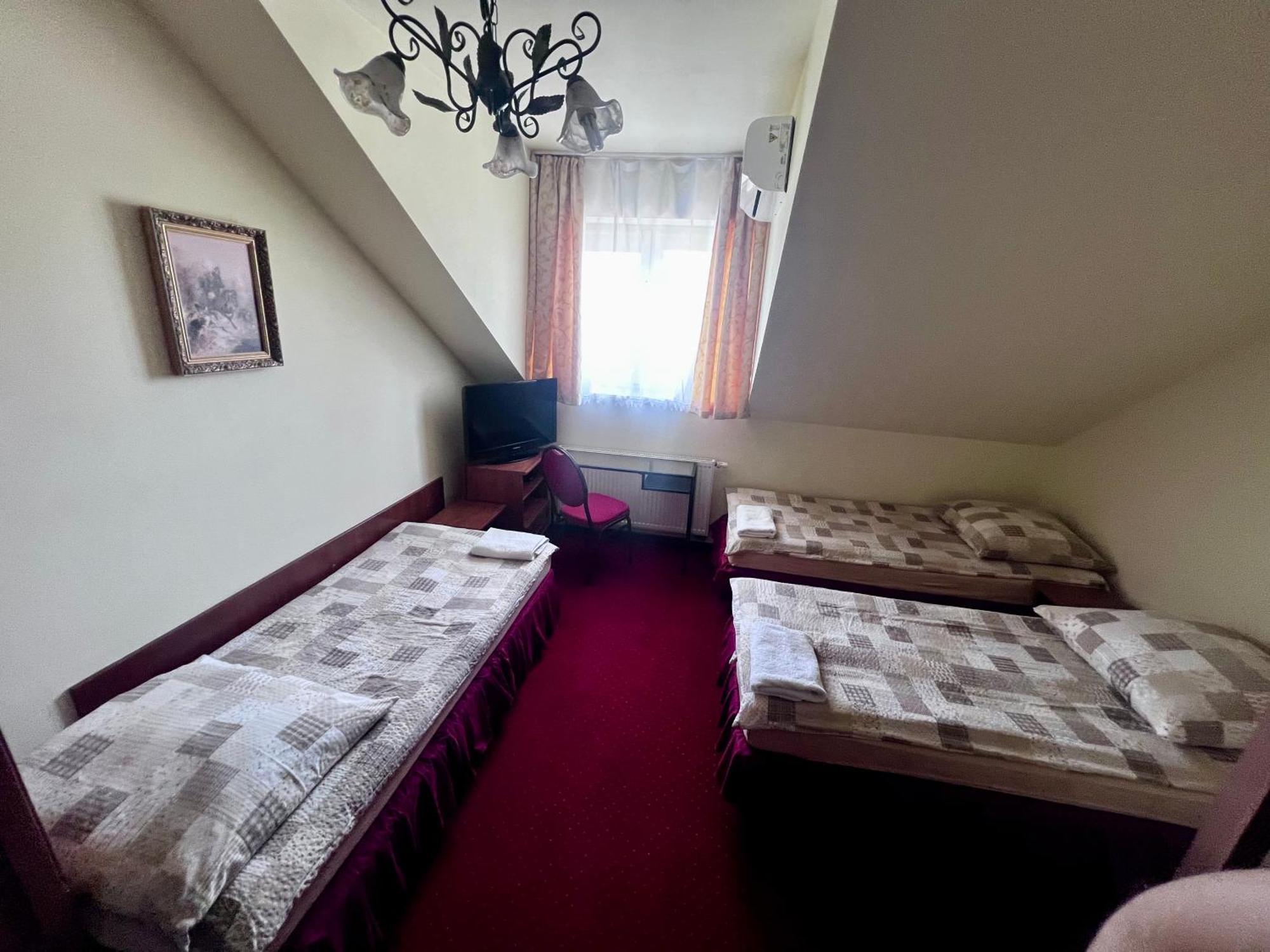 Zajazd Skorpion B&B Oświęcim Exterior foto